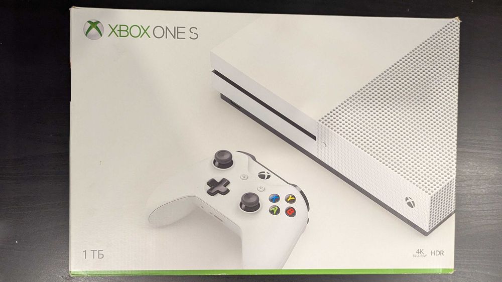 Xbox One S 1Тб + 2 геймпада