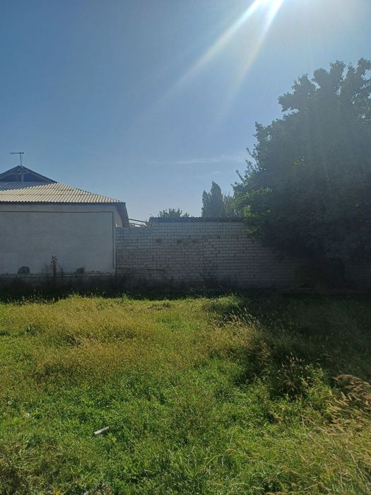 Yer sotiladi xovli yarmi 2 sotixdan 5 sotixgasha sotiladi