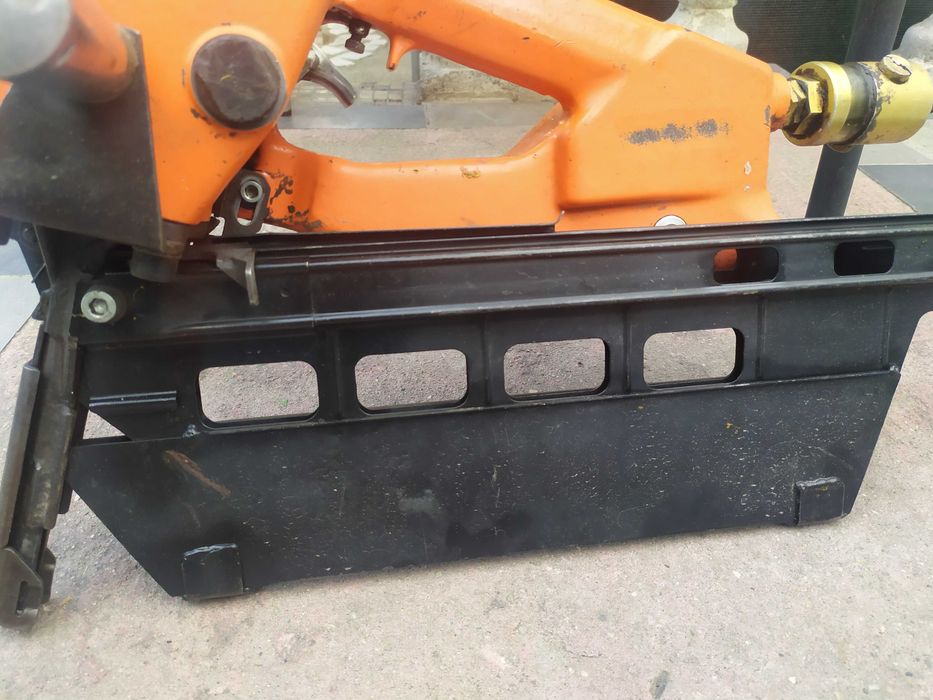 Пневматичен такер за пирони до 160 мм . Reich Holz-her