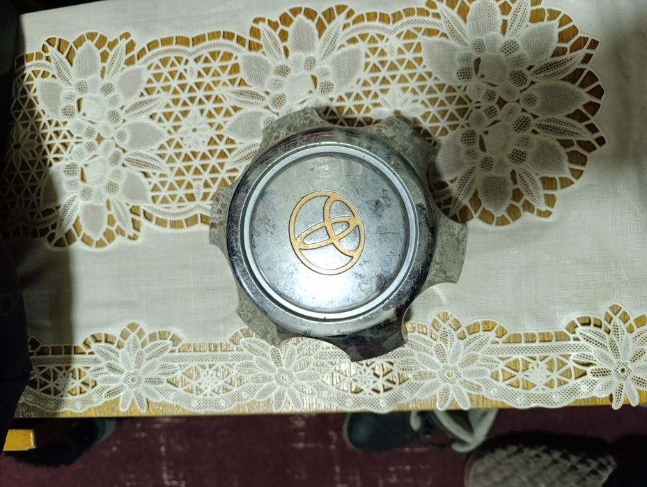 Продам колпак колеса на Тойота.Оригинал.