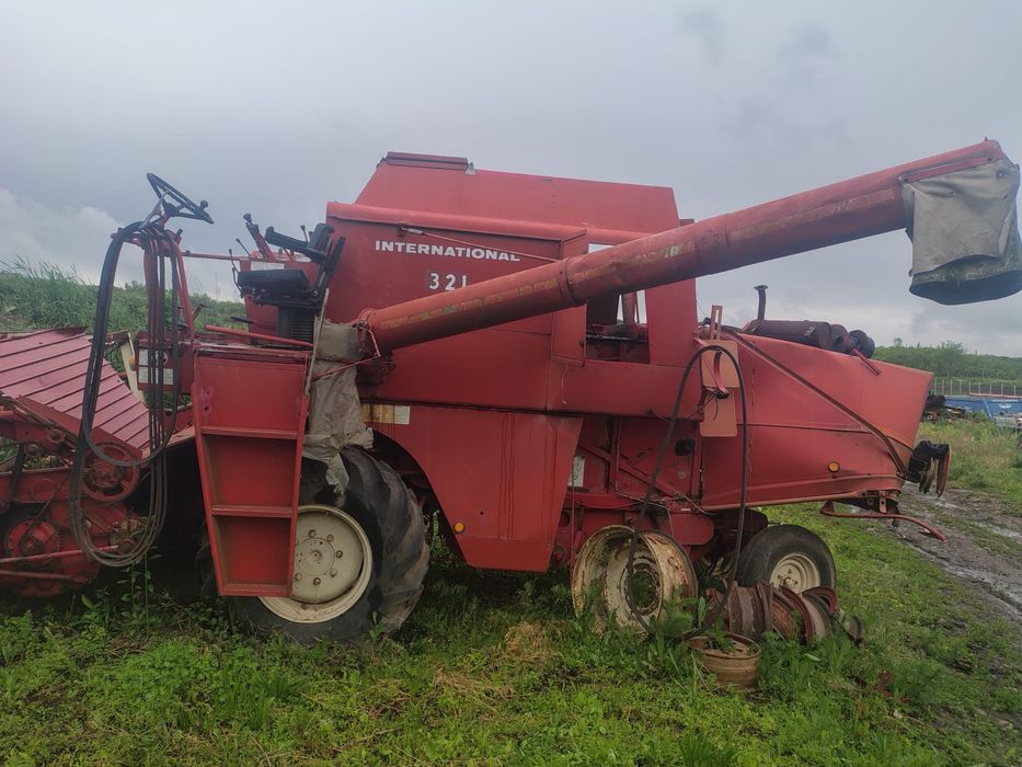 Dezmembrez Combine Agricole