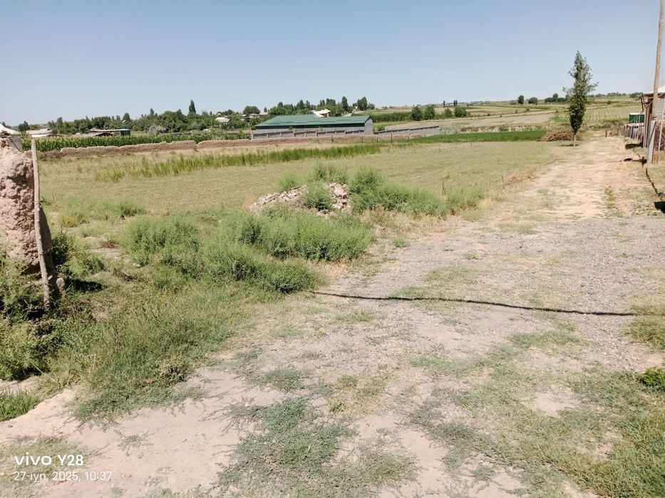 18 sotix yer sotiladi