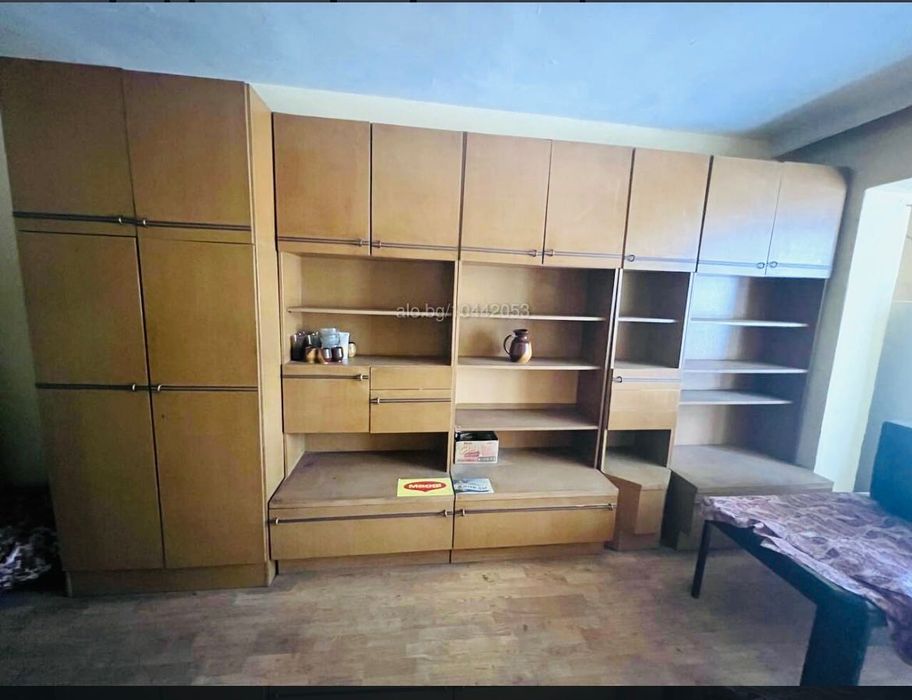 Продавам ретро обзавеждане за хол и спалня