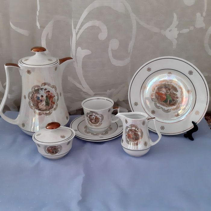 Чайные сервизы фарфоровые