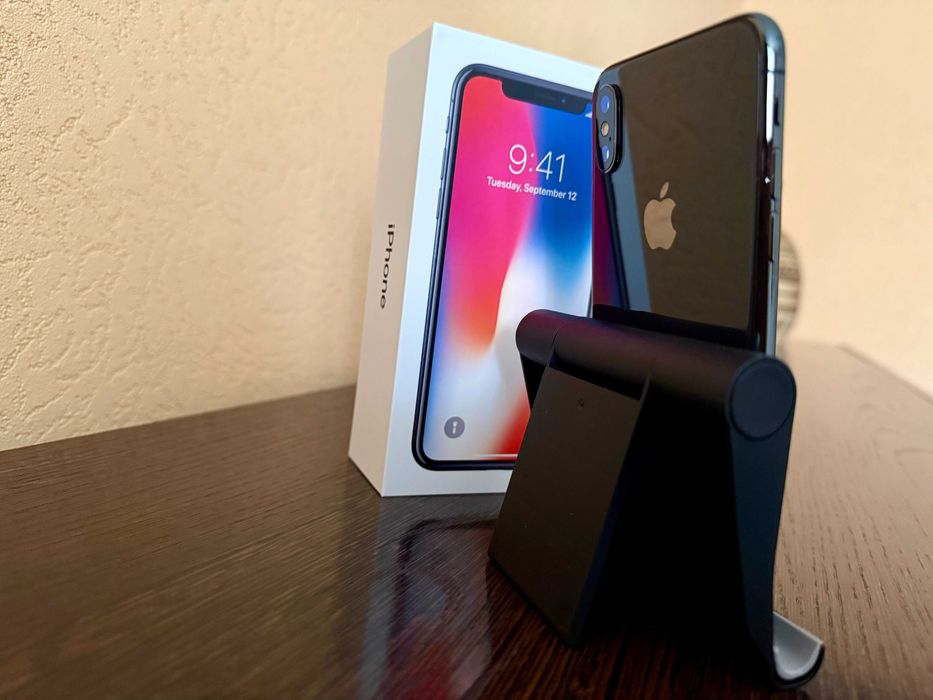 iPhone X (в отличном состоянии)