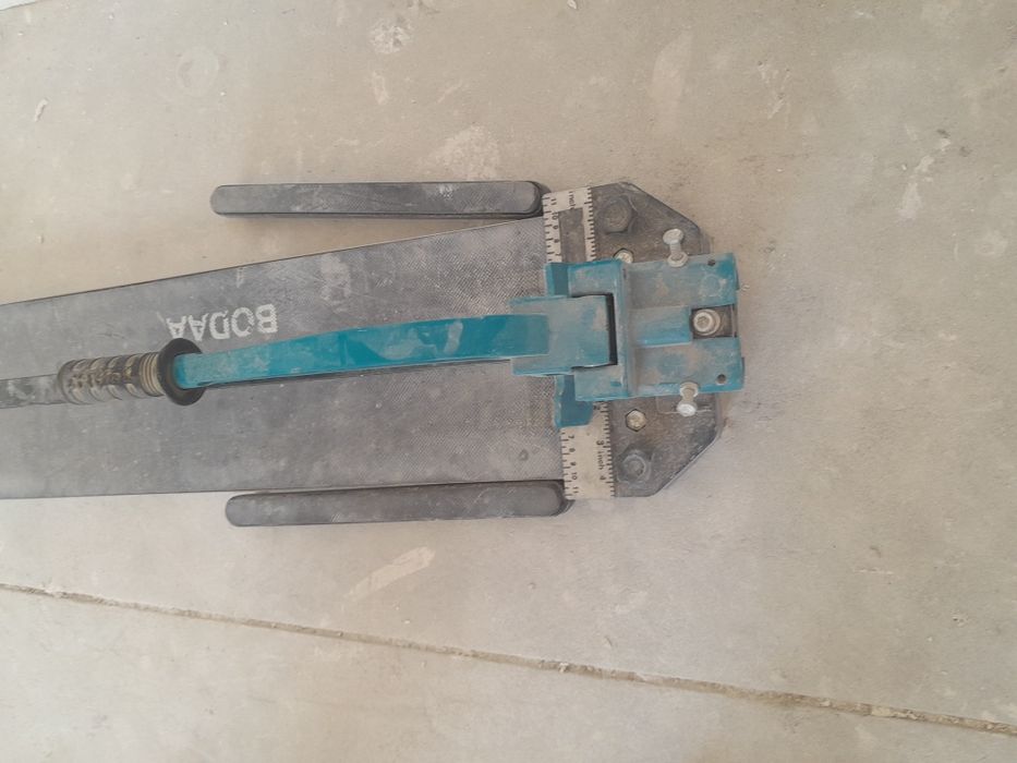 Плиткарез сотилади