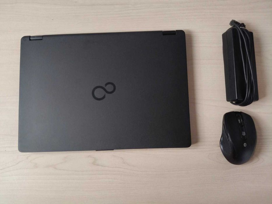 Laptop Fujitsu LIFEBOOK U748 Intel Core i5-8250U, 8 GB DDR4, 256GB SSD