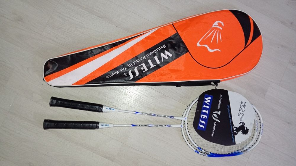 Набор ракеток для бадминтона Witess + чехол
Опис