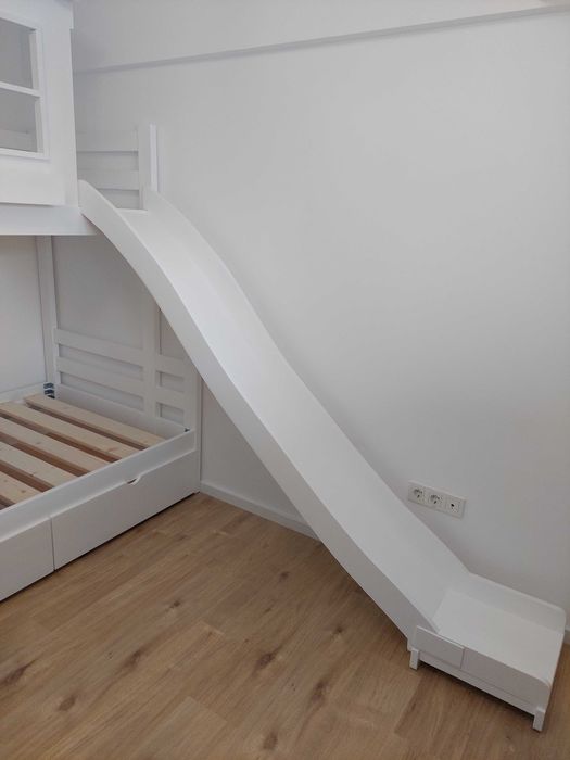 TRANSPORT GRATUIT.Pat etajat cu spatiu pt joaca sau saltea.Cod 2805