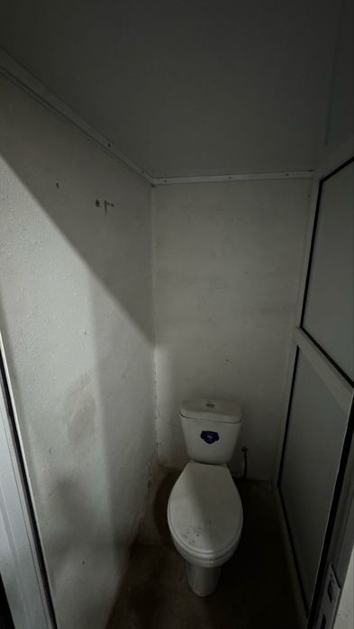 Ko’chma tualet sotiladi akfadan tayyorlangan