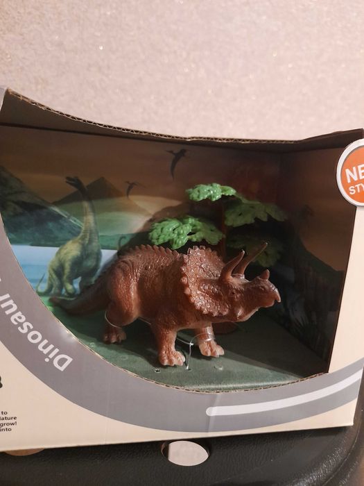 Динозавр  Трицератопс