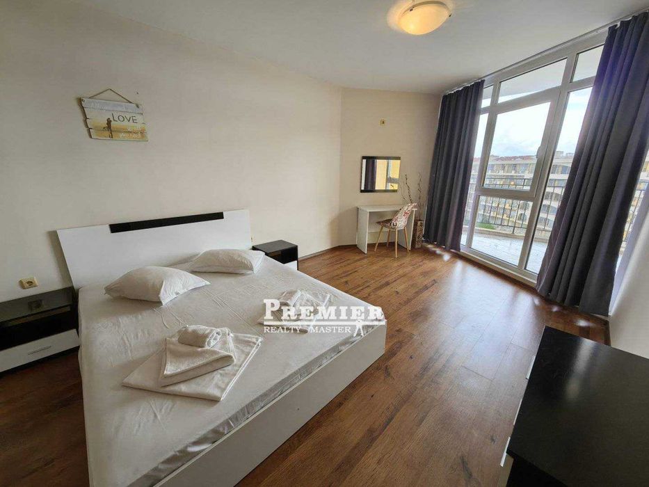 Тристаен апартамент в Ахелой, в комплекс на първа линия