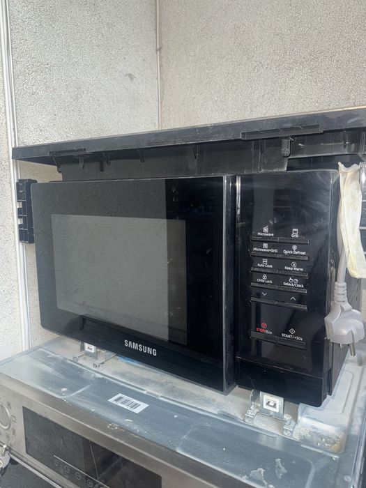 Микровълнова фурна SAMSUNG за вграждане с грил