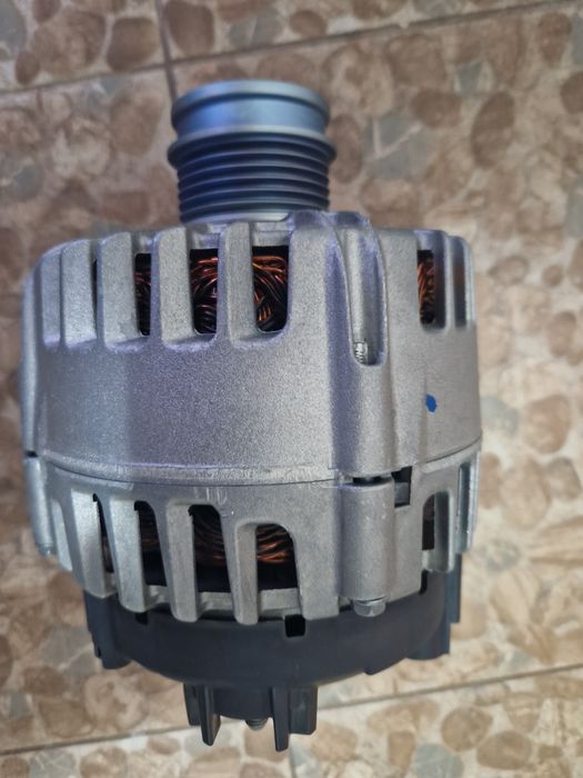 Alternator nou original Valeo 05E903026k