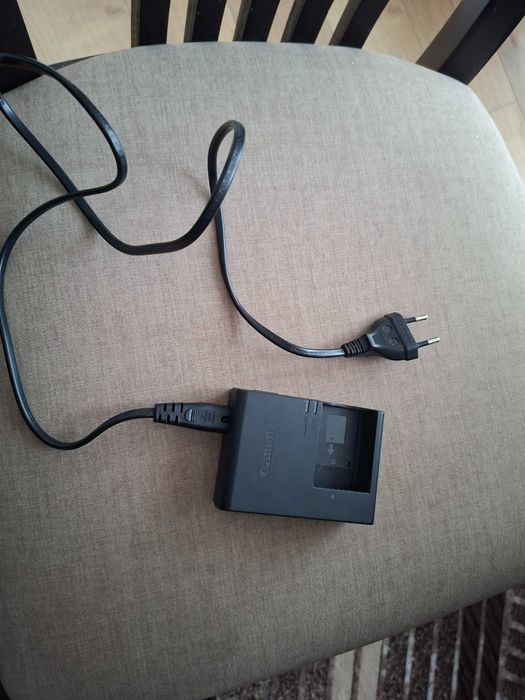 DSLR Фотоапарат Canon EOS 250D 18-55 IS 24.1, MPx ,WI-FI