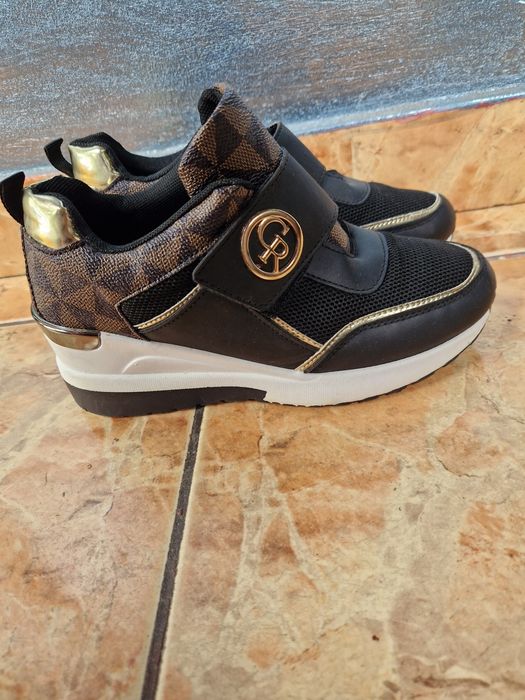 Adidasi superbi masura 37