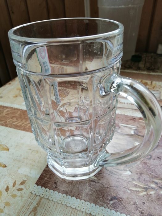 Продавам различни чаши