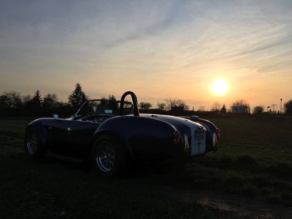 Ретро кола Shelby Cobra под наем за абитуриентски бал