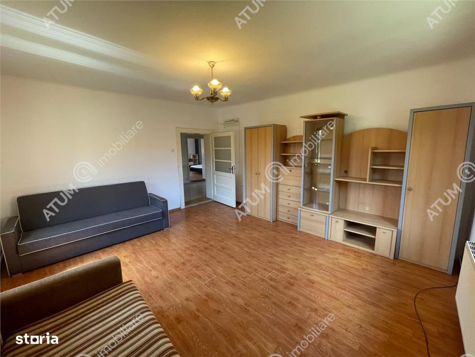 Apartament 3 camere decomandate curte comuna din zona Tiglari Sibiu — fotografia 1