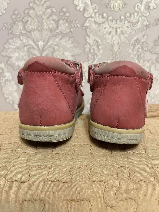 Сандалии на девочку