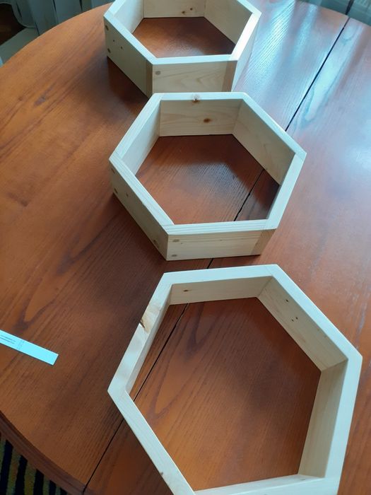 Vand 4  bibelouri și ornamente