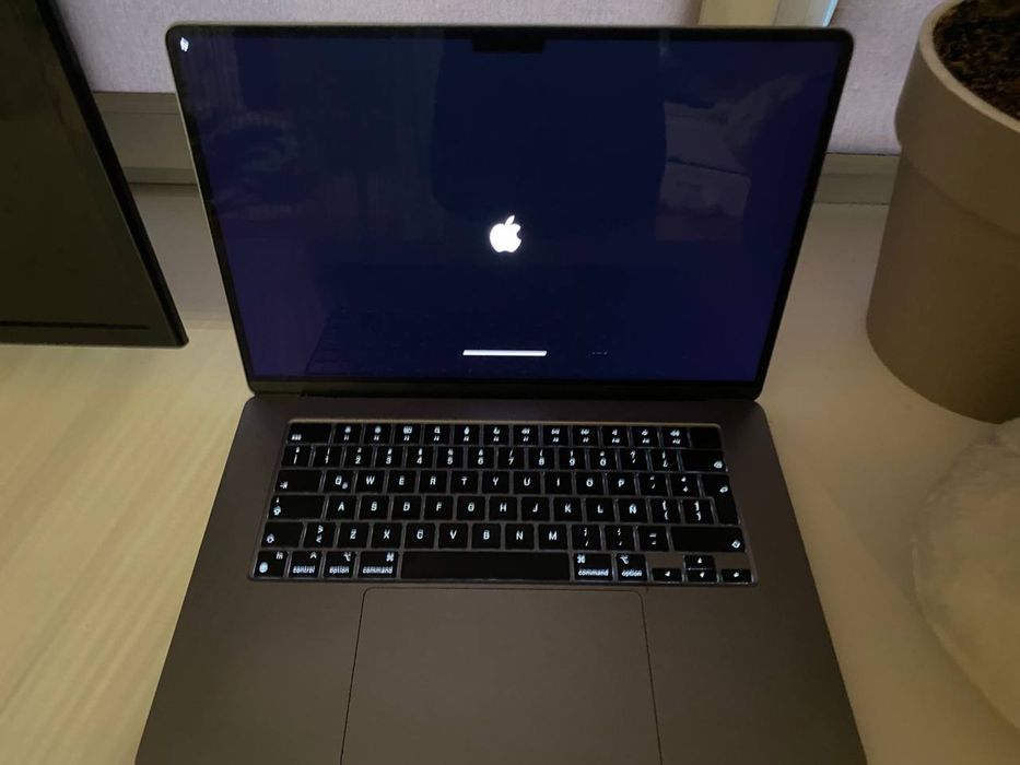 Продам MacBook Air15 (2023)