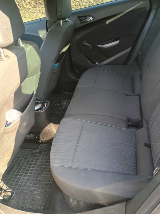 De vanzare Opel astra j