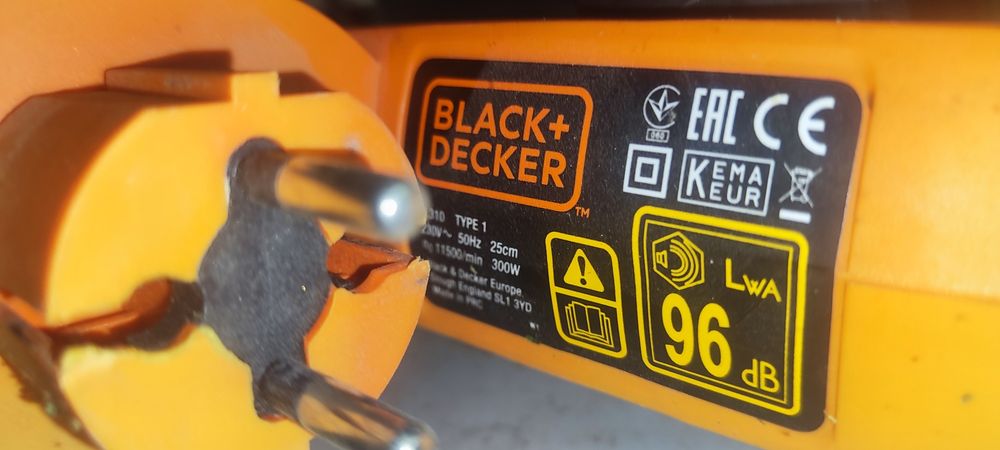 Продам электро триммер black&Decker