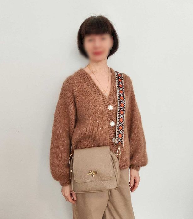 Croșetez la comandă pulovere și eșarfe călduroase din lână de angoră