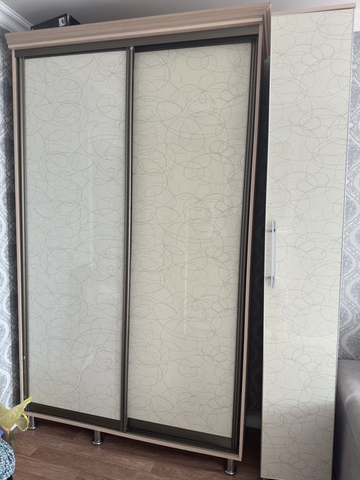 Продам Шкаф трех дверный