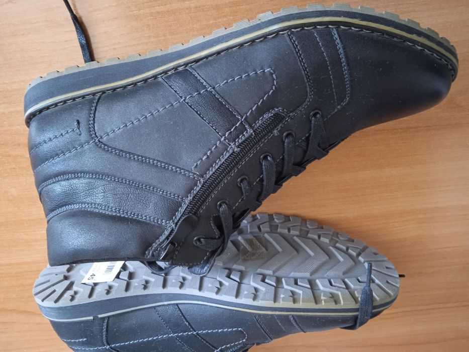 Ботинки демисезонные ( новые).