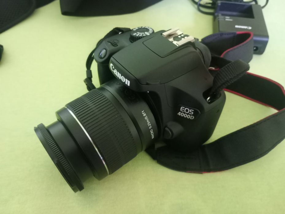 Фотоапарат Canon EOS 4000 D комплект с чанта