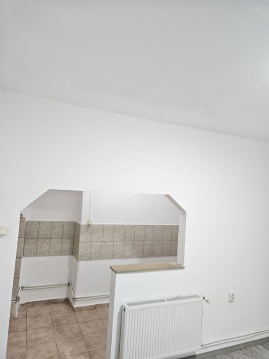 Vând apartament la casa 2 -3  camere complet renovata