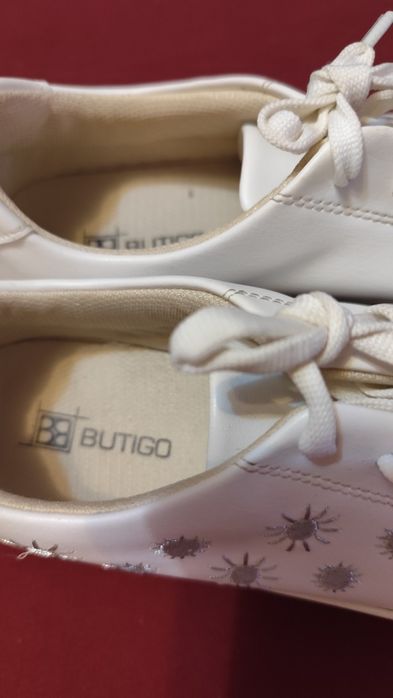 Дамски бели кецове