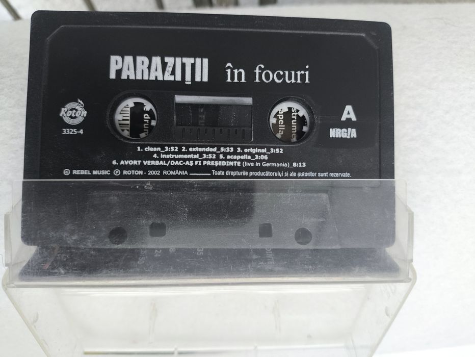 Caseta audio Paraziții-In focuri
