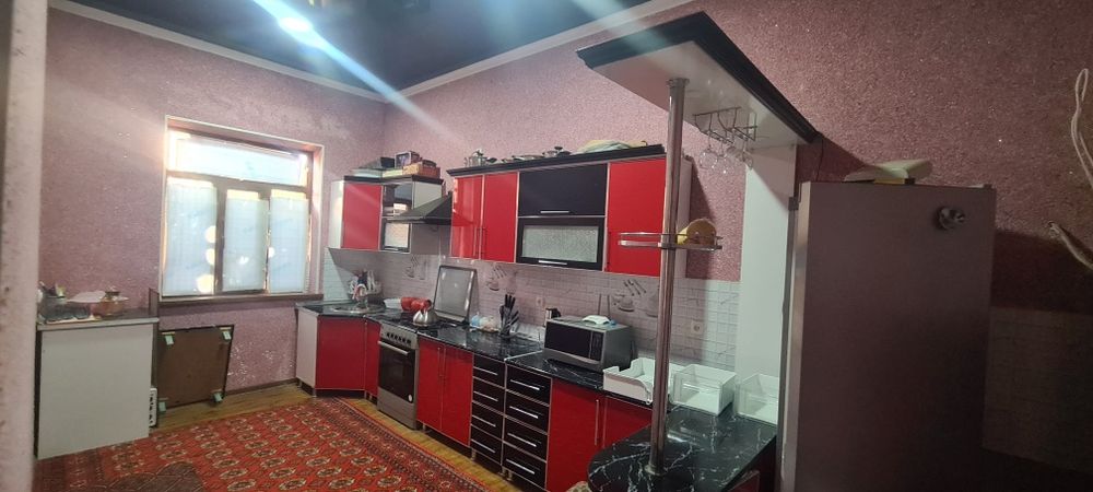 Урган ш. (Спутник) Навруз махалласида, йул буйида жойлашган турар жой