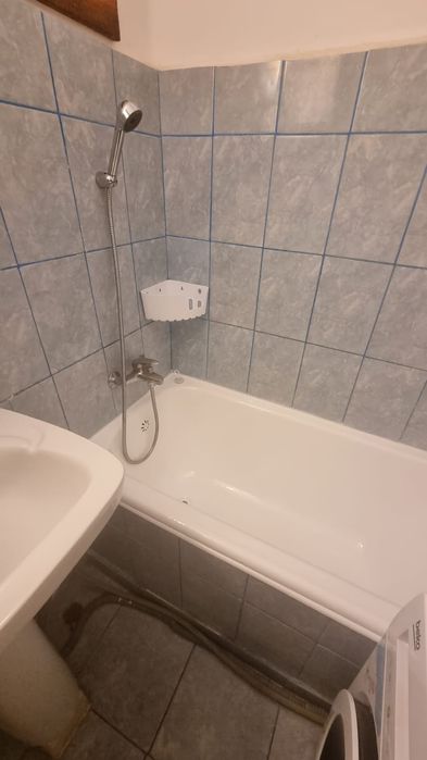 Închiriez garsoniera