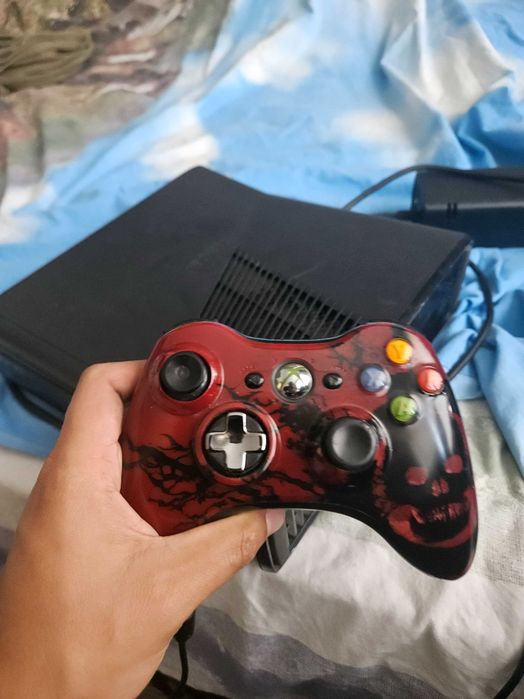 Xbox360 S 250GB с два оригинални контролера