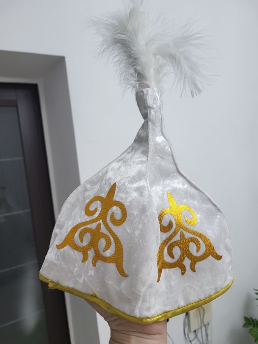 10000 Ұлттық көйлек