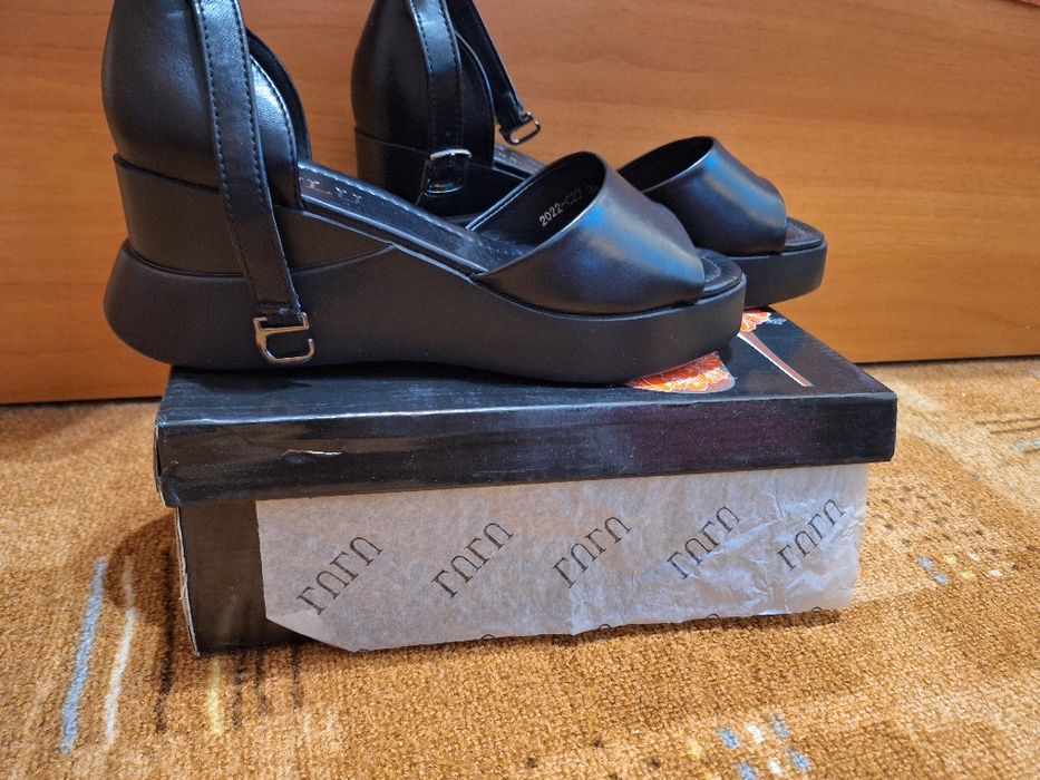 Намалени  на 75лв.Дамски сандали ,кожени