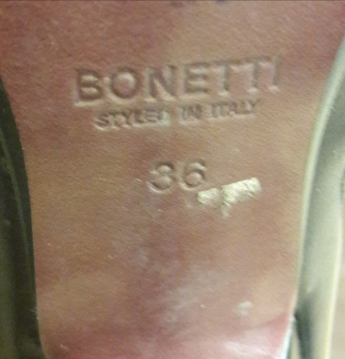 Продам  Красивые сапожки