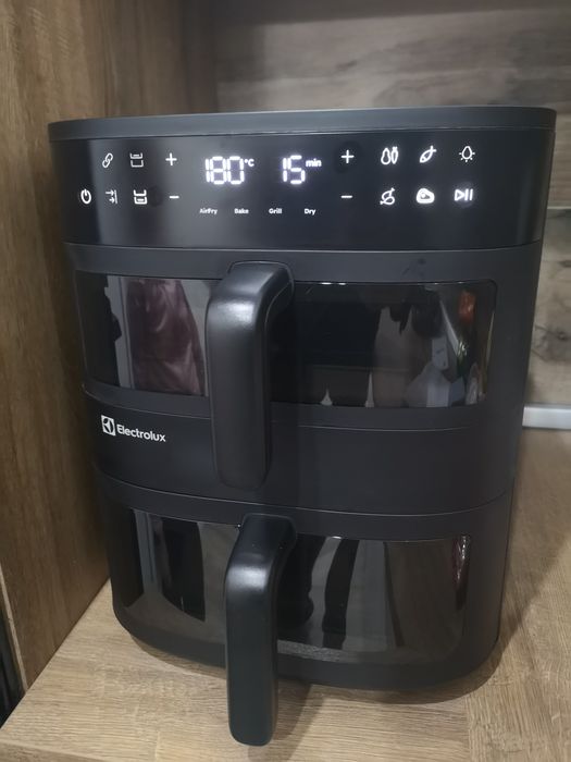 Vand air fryer Electrolux Airfryer Seria 800 EAFD11B