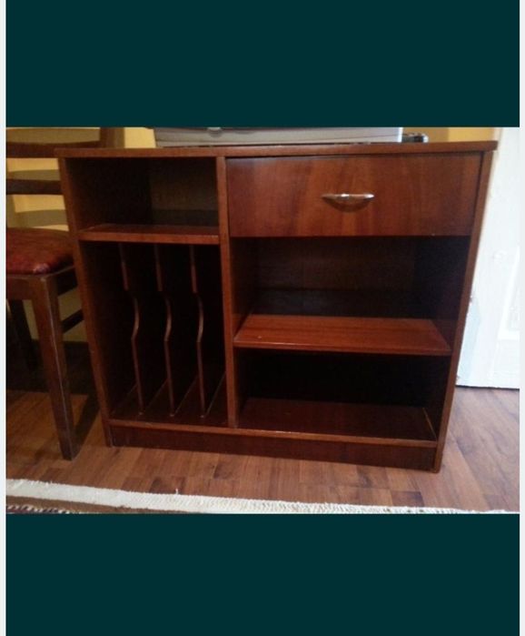 Vand măsuță  televizor