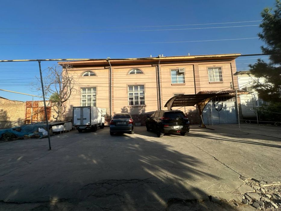 Изза, 6 соток, вдоль дороги, 2 этажа, 8 комнат, можно под бизнес!