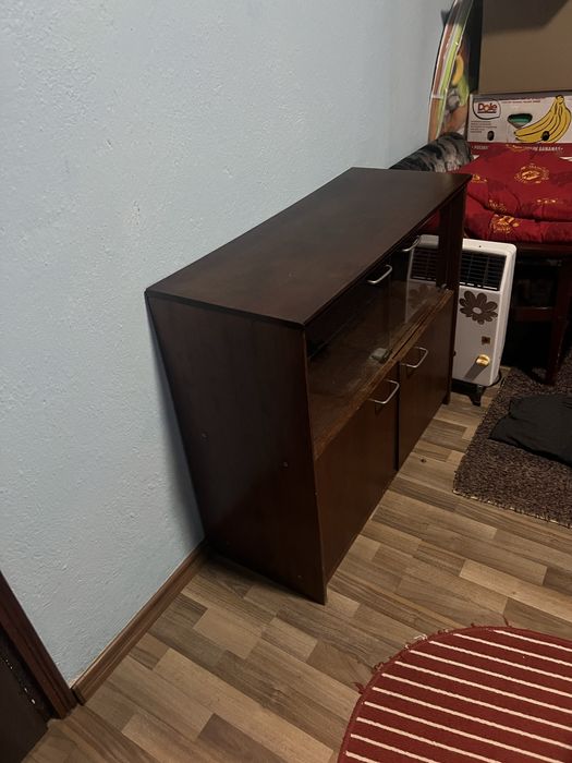 Шкаф-витрина запазен