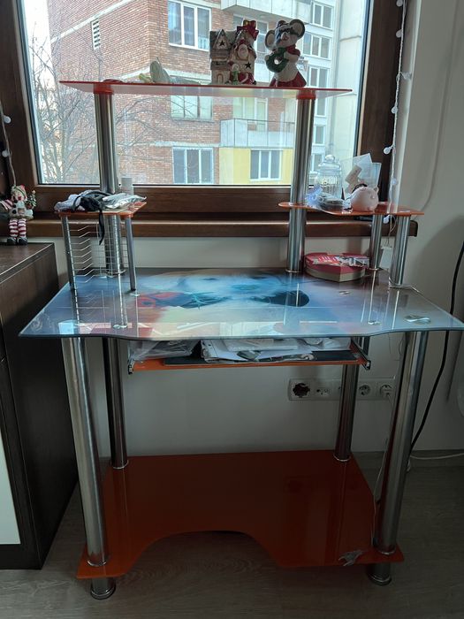 Стъклено бюро