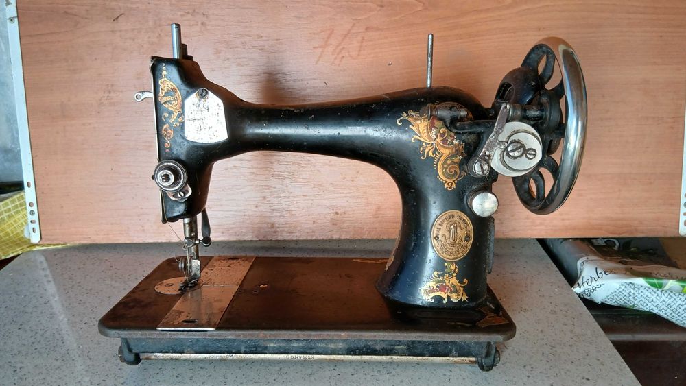 Masina de cusut SINGER , de colectie