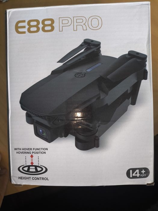 Дистанционно с аксесоари за дрон E88PRO