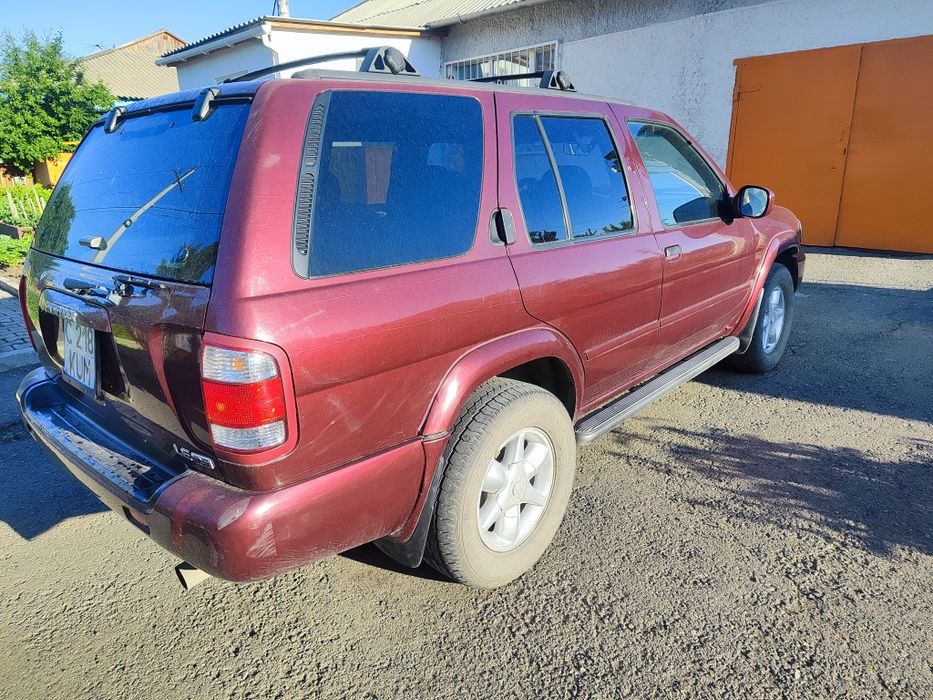 Продам Ниссан Патфайндер 2001 год.