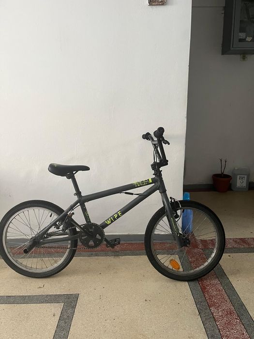 Vând bicicleta BMX